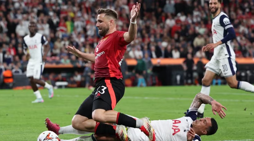 Luke Shaw: Tương lai u ám tại Man United sau màn trình diễn thất vọng ở chung kết Europa League