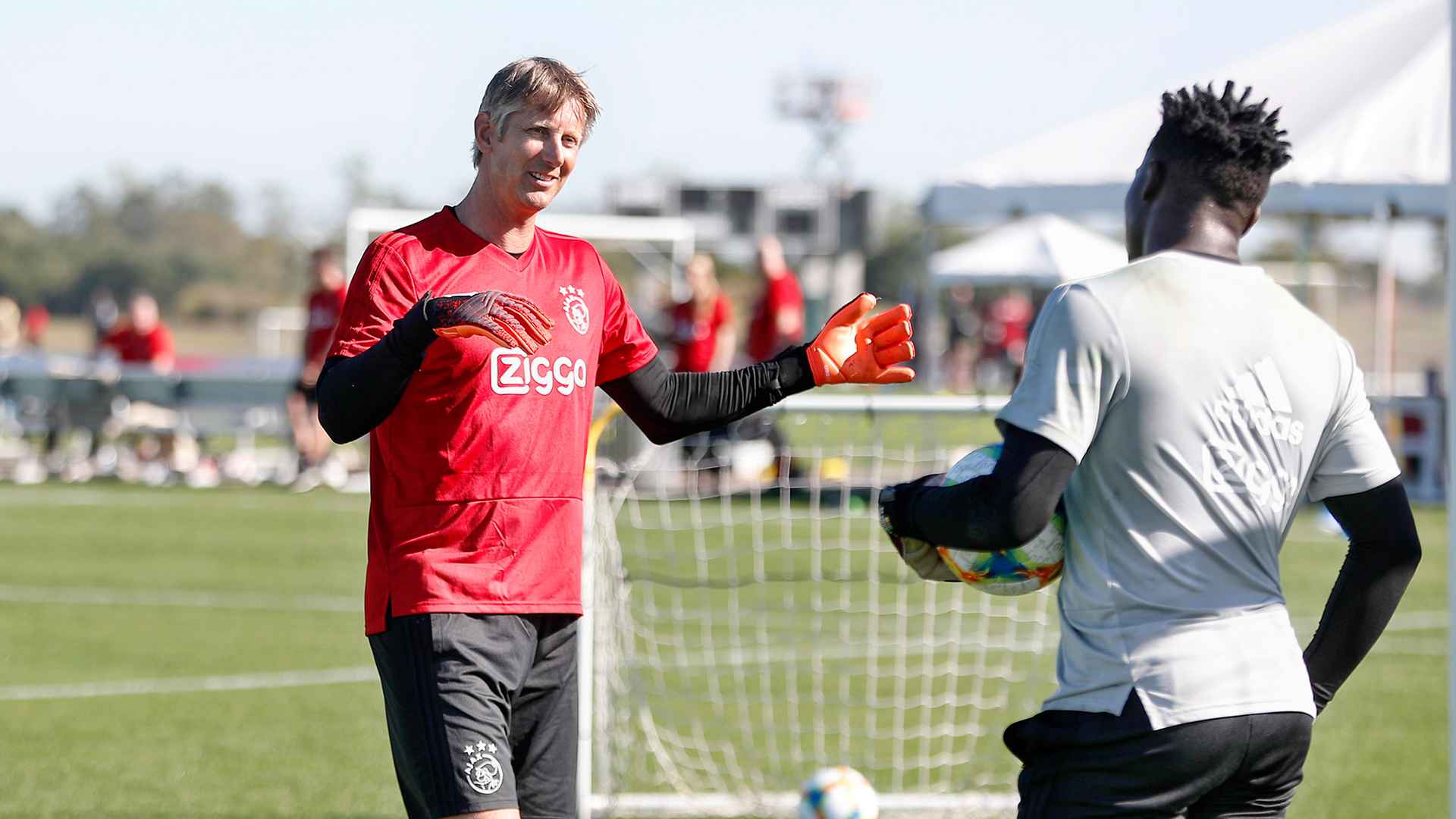 Tương lai Andre Onana tại Manchester United: Van der Sar lên tiếng bảo vệ, Quỷ đỏ cân nhắc phương án thay thế